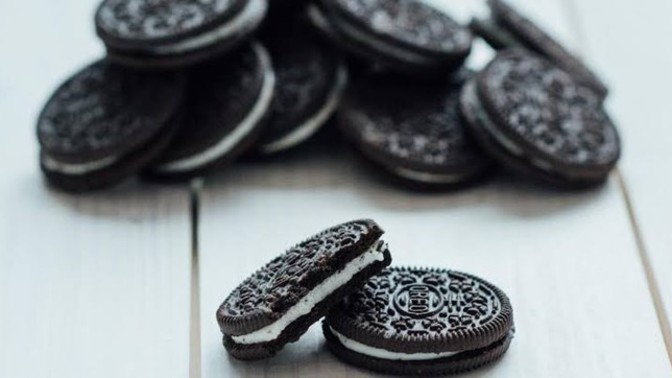 How do you eat oreos?