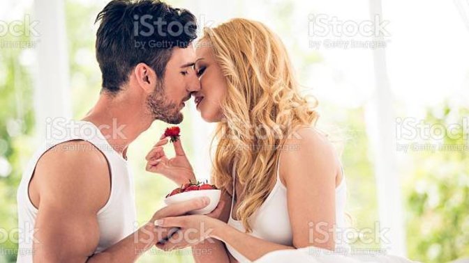 Who should pay on the first date and why?