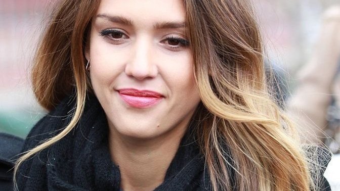 Is actress Jessica Alba or Margot Robbie prettier in your opinion?