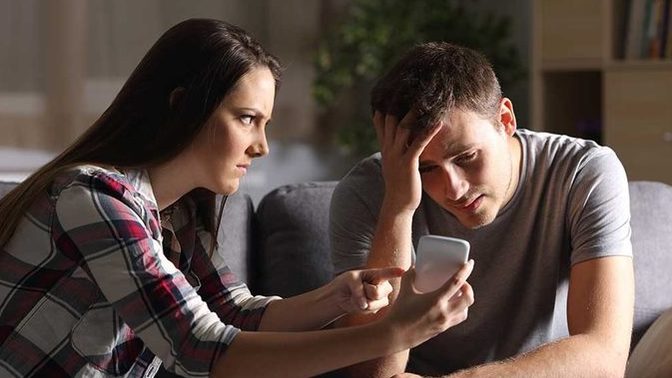 Girls; would you feel odd if you discover your man likes a lot of woman's pictures online? Guys; would you do such a thing when in a relationship?