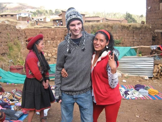 Is having a girl (even one showing youre visiting another country) in your pictures with you a turn off on dating sites?