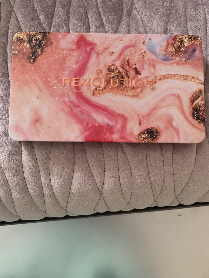 Would you feel upset if the eyeshadow palette you ordered came like this?