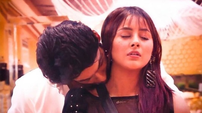 Neck kiss expression in girls)?