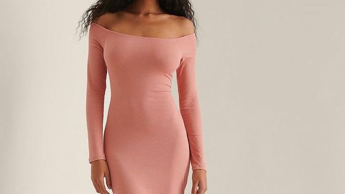 What type of shoes would work the best with this dress?