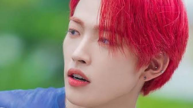 Men who wear makeup are very attractive. Is not it?
