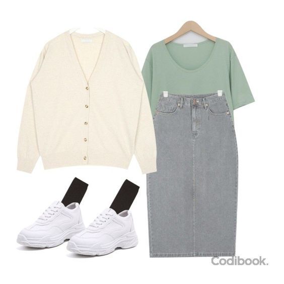Which outfit do you think is more suitable for a first date/blind date?