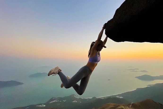 Do you feel disturbed by the instagram lady falling to her doom?