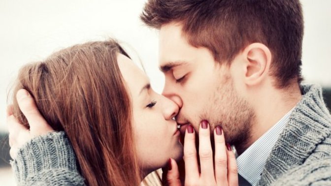 Should you always go for a first kiss on a first date?