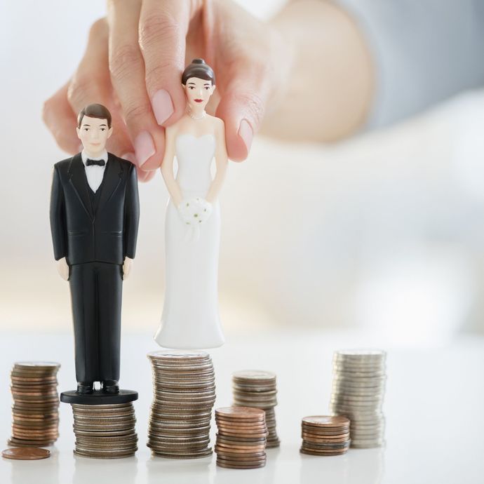 Is it true that if a guy isnt okay with having a housewife he is either broke or passive?