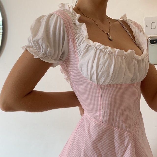Guys, do you find milkmaid dresses attractive? - GirlsAskGuys
