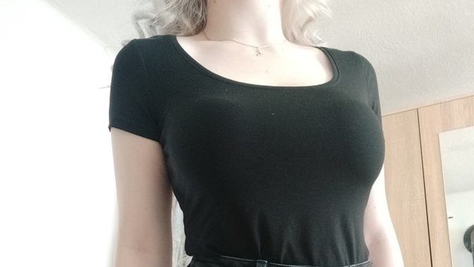 Which outfit (color-wise) seems better to you?