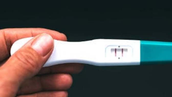How should I tell my fiancé about my unplanned pregnancy?