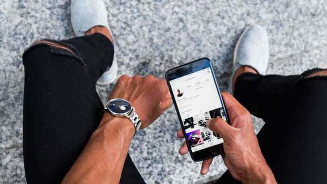 What makes you want to keep texting a girl?