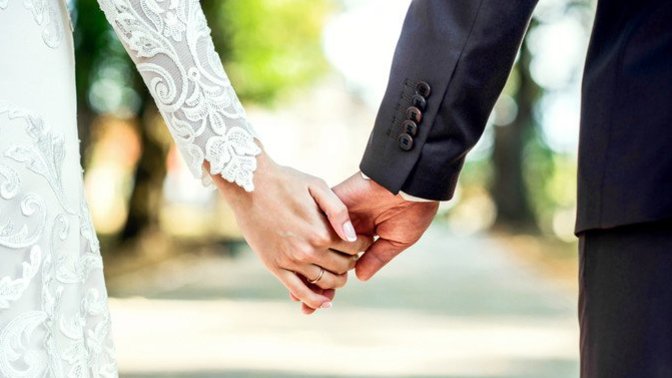 Why do American men marry late?
