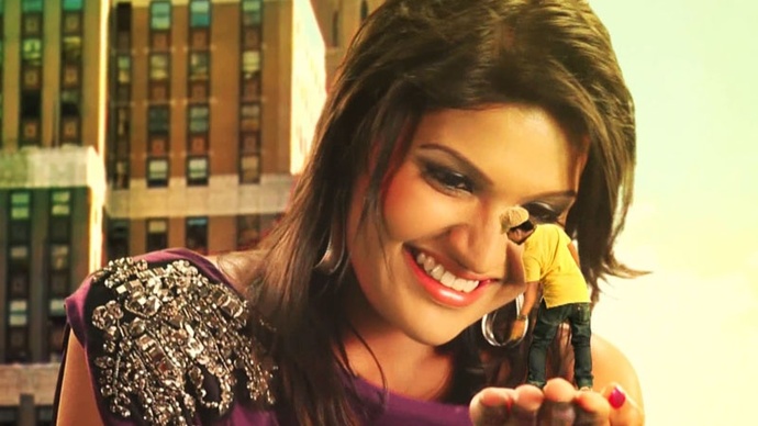 Guys, between the two choices, would you rather date a really big woman, or a really small woman?