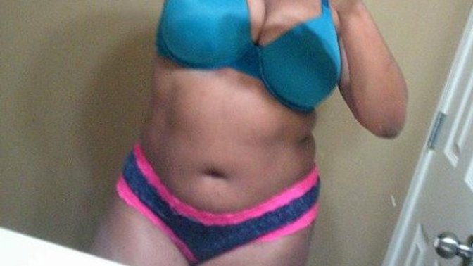 What do guys prefer... Rate my pic?