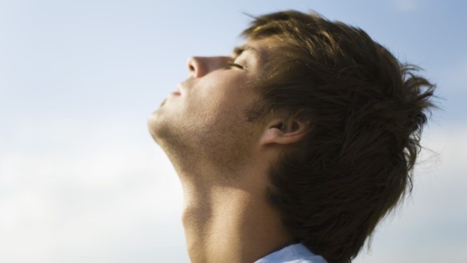 Do girls like boys with Adam's apple?