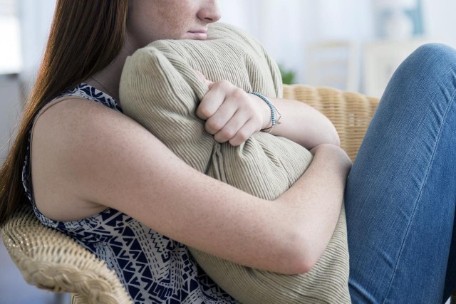 What to do about girlfriends PTSD from her abusive ex?
