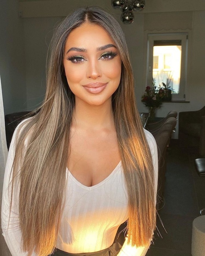 Guys, Preferred hair length on a girl?