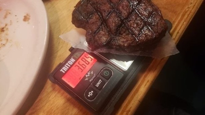 Was this guy right to bring In scales and weigh his steak at a restaurant?