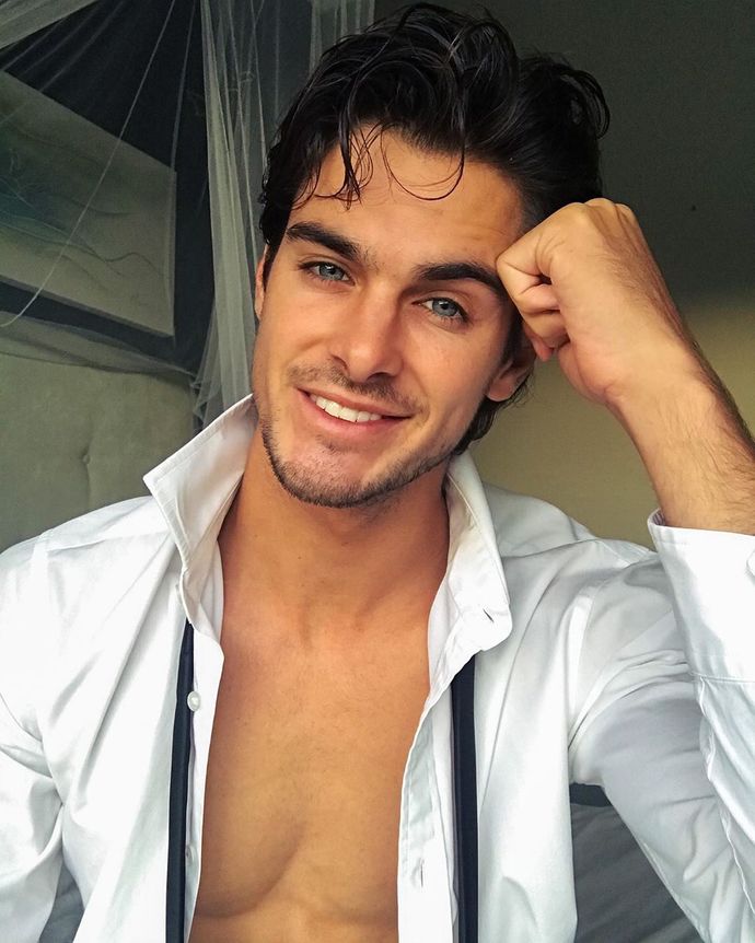 Ladies, what do you think about an attractive guy who is chronically single and has misogynistic talking points?