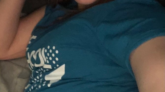 My girlfriend thinks she’s fat even though she looks fine. How do I deal with this?