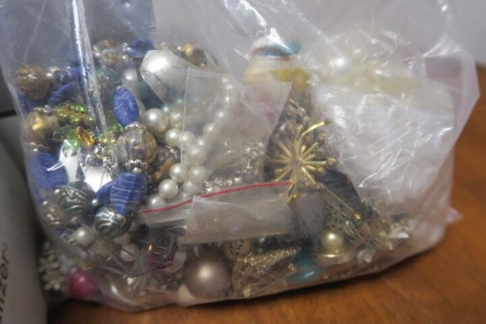 How about these auction items , which will have the most gold and silver?