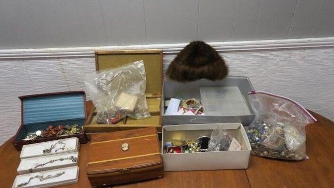 How about these auction items , which will have the most gold and silver?