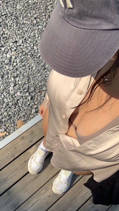 Do you guys always look down a girls shirt if you can? Even if there is a chance of getting slapped?