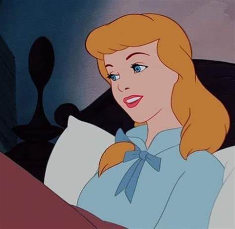Is the Disney Princess, Cinderella or Aurora, prettier?