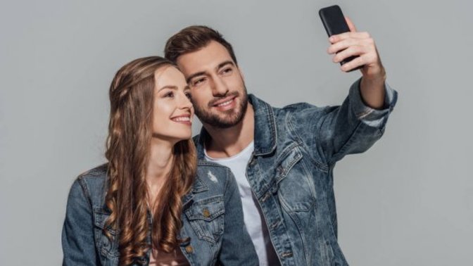 If someone you’re talking to is good looking, do you automatically show off to all your friends?