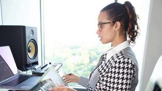 Do you wear pants on zoom meetings?