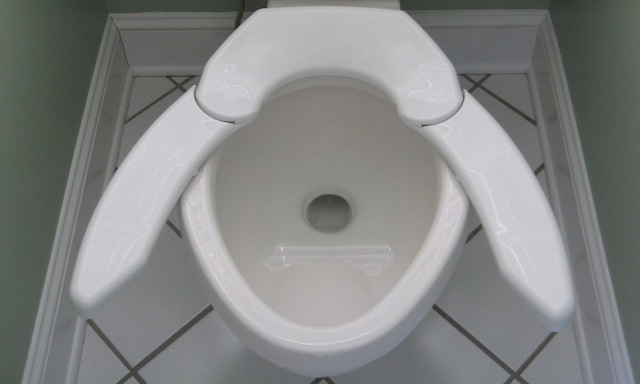 Am I the only person who sees a girl with a big ass and just thinks damn I bet she stinks the toilet out?