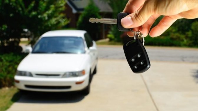 If a cop was in pursuit of someone and screamed “I need the keys to your car!” Would you hand em over?