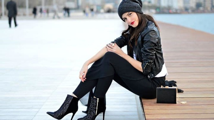 Girls, would you rather model for art or fashion?