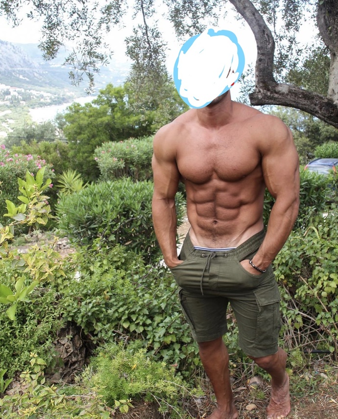Girls, click on me i am desperate?