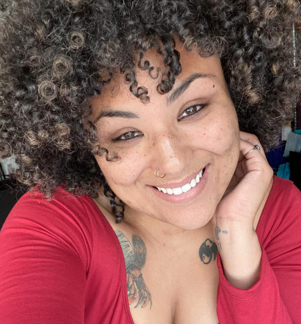 Great look, AND she didn't ruin it with concrete eyebrows!