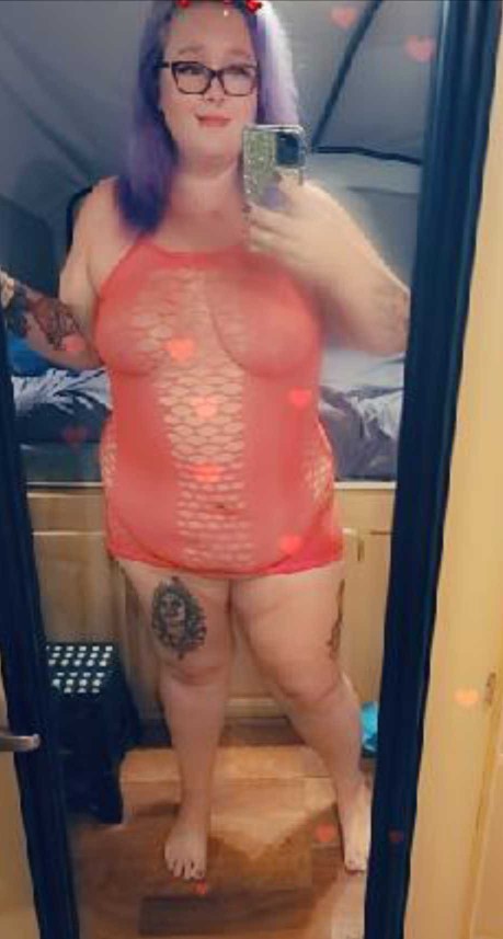 Who would date a plus size girl?
