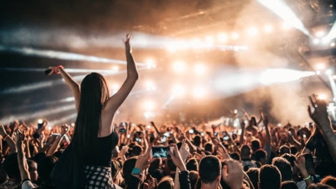 Who’s ur favorite singer/rapper at the moment?