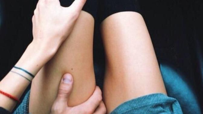 What does it mean when a guy touch your leg?