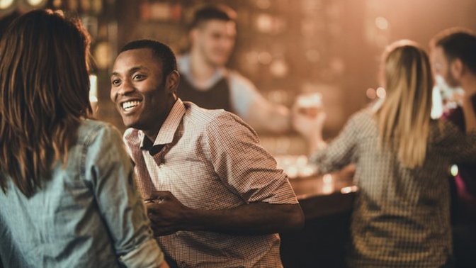 Is it true that you'll have a better chance at pulling girls at bars if you don't go there thinking you will pull?