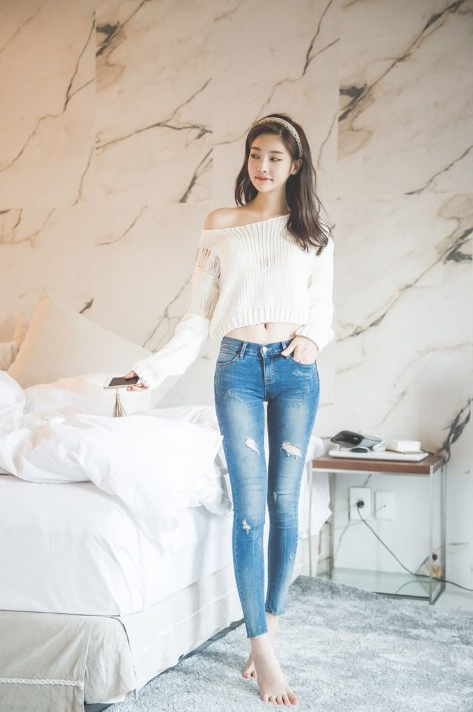 Girls from which ethnicity are more often barefoot?
