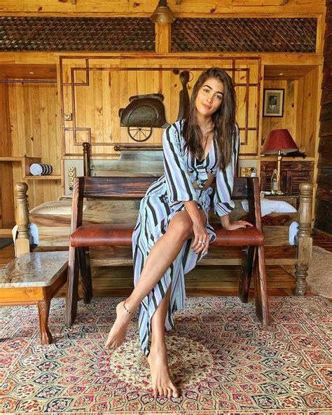 Girls from which ethnicity are more often barefoot?