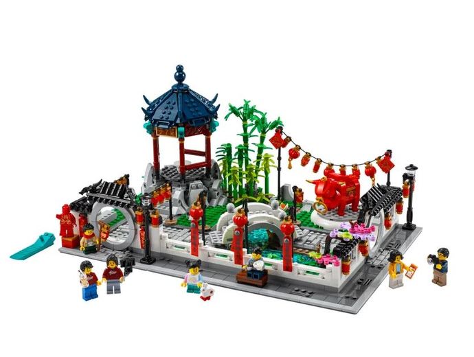 Which of these seasonal Lego sets is your favorite?