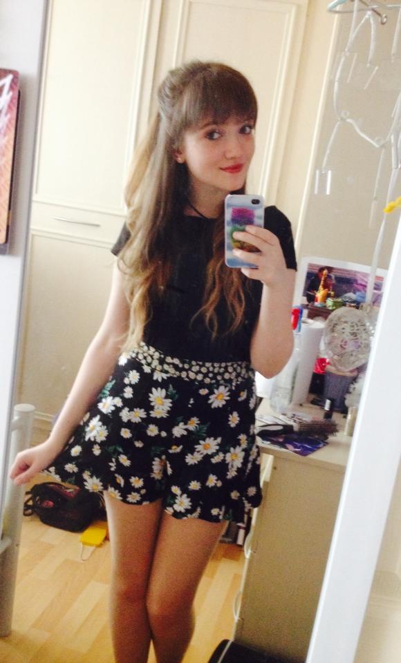 Which one of this girls do you think is more cute?