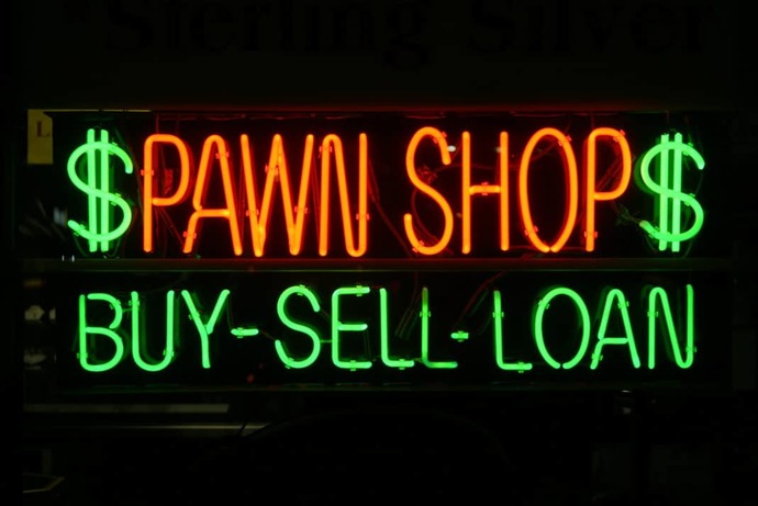 What qualifications are needed to work in a pawn shop?