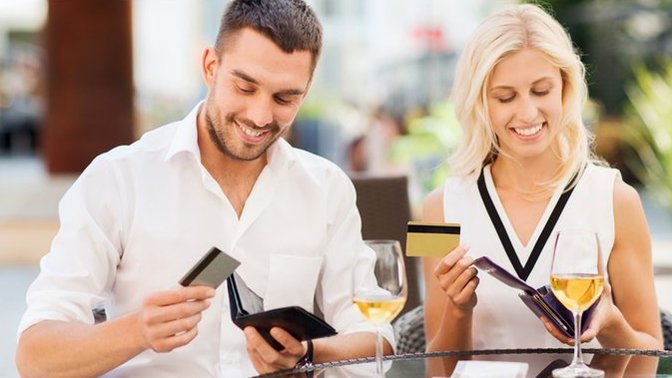 Is it a bad sign if the girl wants to split the bill?
