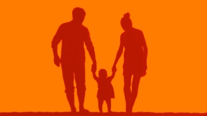 I am having problems with my girlfriend but I want her to stay. Should I get her pregnant? Will having a baby fix our relationship?