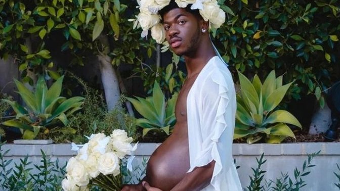 Rapper little Nas X posing as pregnant?