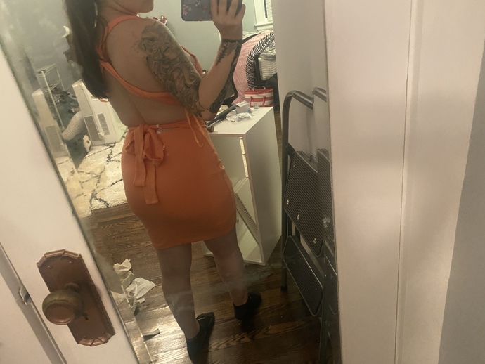 What kind of shoes would look good with this dress?